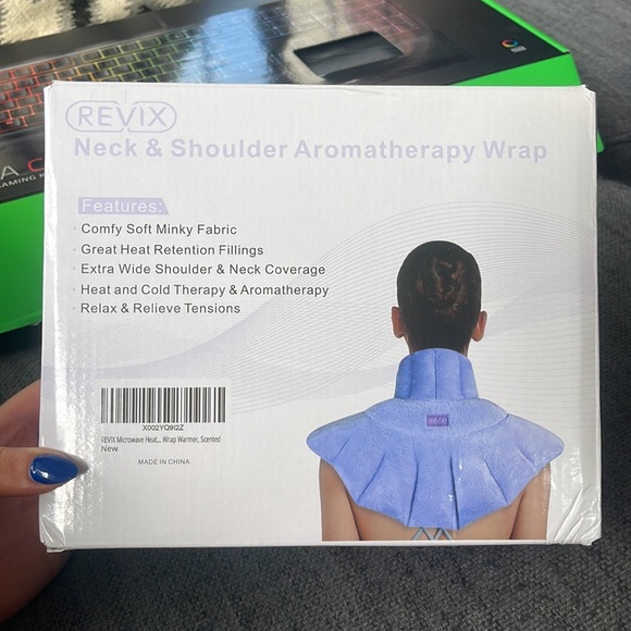 Neck & Shoulder Aromatherapy Wrap - Picture 3 of 4